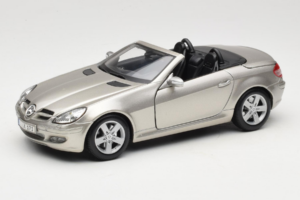 Mercedes SLK R171 Bronzo Chiaro Metallizzato Maisto 1:18 31674-R1 Pressofusione