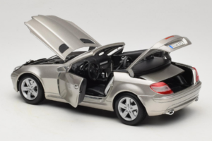 Mercedes SLK R171 Bronzo Chiaro Metallizzato Maisto 1:18 31674-R1 Pressofusione — immagine 5 di 8