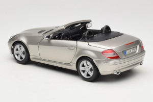 Mercedes SLK R171 Bronzo Chiaro Metallizzato Maisto 1:18 31674-R1 Pressofusione — immagine 7 di 8