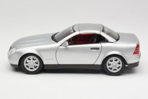 Mercedes SLK R170 Roadster Argento Maisto 1:18 31674 Pressofusione — immagine 3 di 9