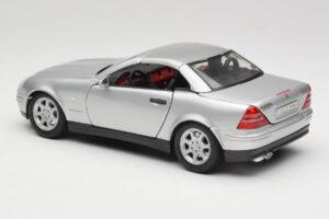 Mercedes SLK R170 Roadster Argento Maisto 1:18 31674 Pressofusione — immagine 4 di 9