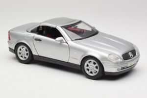 Mercedes SLK R170 Roadster Argento Maisto 1:18 31674 Pressofusione — immagine 6 di 9