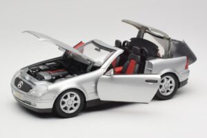 Mercedes SLK R170 Roadster Argento Maisto 1:18 31674 Pressofusione — immagine 9 di 9