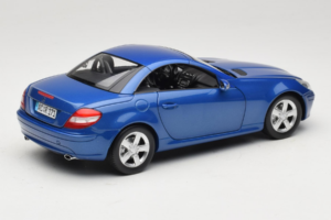 Mercedes SLK R171 Blue Metallic Minichamps 1:18 100033131 Pressofusione — immagine 4 di 11