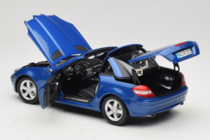 Mercedes SLK R171 Blue Metallic Minichamps 1:18 100033131 Pressofusione — immagine 6 di 11
