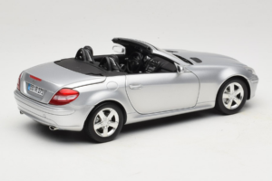 Mercedes SLK R171 Argento Minichamps 1:18 B66962318 Pressofusione — immagine 3 di 9