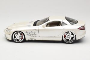 Mercedes SLR McLaren C199 Bianco Maisto 1:18 31068 Pressofusione — immagine 4 di 8