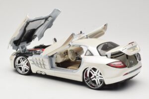 Mercedes SLR McLaren C199 Bianco Maisto 1:18 31068 Pressofusione — immagine 5 di 8