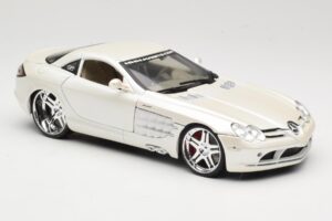 Mercedes SLR McLaren C199 Bianco Maisto 1:18 31068 Pressofusione — immagine 6 di 8