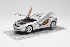 Mercedes SLR Vision Argento Edizione Limitata Con Base in Alluminio Bburago 1:18 B66962102 Pressofusione — immagine 2 di 8