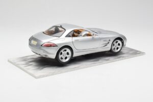Mercedes SLR Vision Argento Edizione Limitata Con Base in Alluminio Bburago 1:18 B66962102 Pressofusione — immagine 3 di 8