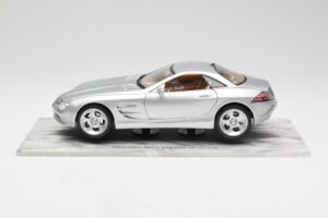 Mercedes SLR Vision Argento Edizione Limitata Con Base in Alluminio Bburago 1:18 B66962102 Pressofusione — immagine 4 di 8