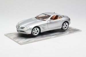 Mercedes SLR Vision Argento Edizione Limitata Con Base in Alluminio Bburago 1:18 B66962102 Pressofusione