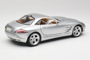 Mercedes SLR Vision Liquid Argento Maisto 1:18 B66962101 Pressofusione — immagine 3 di 8