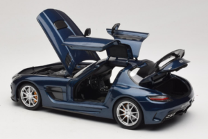 Mercedes SLS AMG Black Series Daytona Blue Metallic Minichamps 1:18 110033026 Pressofusione — immagine 5 di 8