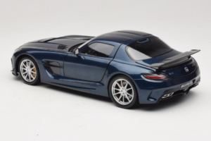 Mercedes SLS AMG Black Series Daytona Blue Metallic Minichamps 1:18 110033026 Pressofusione — immagine 7 di 8