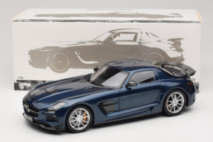 Mercedes SLS AMG Black Series Daytona Blue Metallic Minichamps 1:18 110033026 Pressofusione — immagine 8 di 8