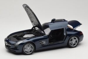 Mercedes SLS AMG C197 Blue Metallic Minichamps 1:18 100039021 Pressofusione — immagine 2 di 8