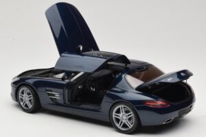 Mercedes SLS AMG C197 Blue Metallic Minichamps 1:18 100039021 Pressofusione — immagine 5 di 8