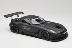 Mercedes AMG SLS C197 GT3 45 Anni di Driving Performance Minichamps 1:18 151133100 Pressofusione — immagine 4 di 6