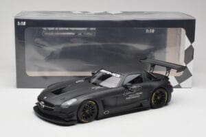 Mercedes AMG SLS C197 GT3 45 Anni di Driving Performance Minichamps 1:18 151133100 Pressofusione — immagine 6 di 6