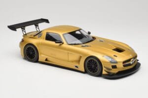 Mercedes AMG SLS C197 GT3 Street Oro Minichamps 1:18 151113106 Pressofusione — immagine 4 di 6