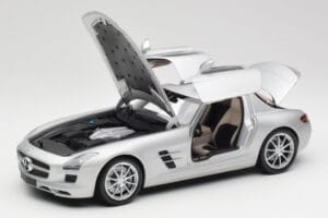 Mercedes SLS AMG C197 Iridium Argento Minichamps 1:18 100039026 Pressofusione — immagine 2 di 8