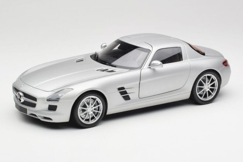 Mercedes SLS AMG C197 Iridium Argento Minichamps 1:18 100039026 Pressofusione