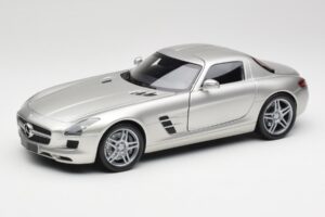 Mercedes SLS AMG C197 Matt Argento Minichamps 1:18 100039029 Pressofusione