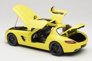 Mercedes SLS AMG C197 Giallo Minichamps 1:18 100039022 Pressofusione — immagine 5 di 8