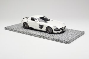 Mercedes Brabus SLS AMG 700 Biturbo Pearl Bianco Minichamps 1:18 107032020 Pressofusione — immagine 4 di 6