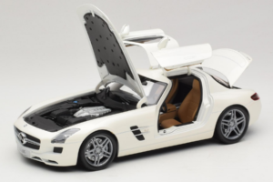 Mercedes SLS AMG Designo Mystic White Museum Edition Minichamps 1:18 B66055551 Pressofusione — immagine 2 di 8