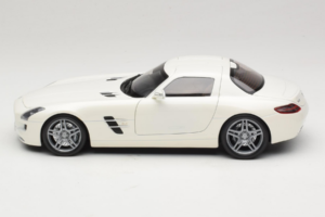 Mercedes SLS AMG Designo Mystic White Museum Edition Minichamps 1:18 B66055551 Pressofusione — immagine 4 di 8