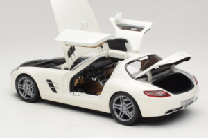 Mercedes SLS AMG Designo Mystic White Museum Edition Minichamps 1:18 B66055551 Pressofusione — immagine 5 di 8