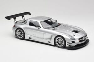 Mercedes SLS AMG GT3 C197 Street Argento Minichamps 1:18 151113100 Pressofusione — immagine 4 di 6