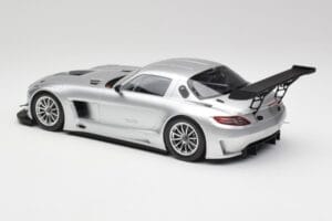 Mercedes SLS AMG GT3 C197 Street Argento Minichamps 1:18 151113100 Pressofusione — immagine 5 di 6