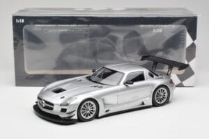 Mercedes SLS AMG GT3 C197 Street Argento Minichamps 1:18 151113100 Pressofusione — immagine 6 di 6
