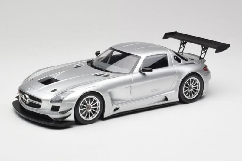 Mercedes SLS AMG GT3 C197 Street Argento Minichamps 1:18 151113100 Pressofusione