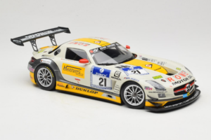 Mercedes SLS AMG GT3 #21 Rowe Racing M. Hartung / N. Heyer ADAC 24 Hours Nurburgring 2013 Minichamps 1:18 151133121 Pressofus — immagine 4 di 6