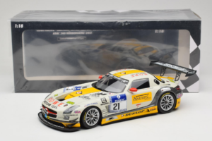 Mercedes SLS AMG GT3 #21 Rowe Racing M. Hartung / N. Heyer ADAC 24 Hours Nurburgring 2013 Minichamps 1:18 151133121 Pressofus — immagine 6 di 6