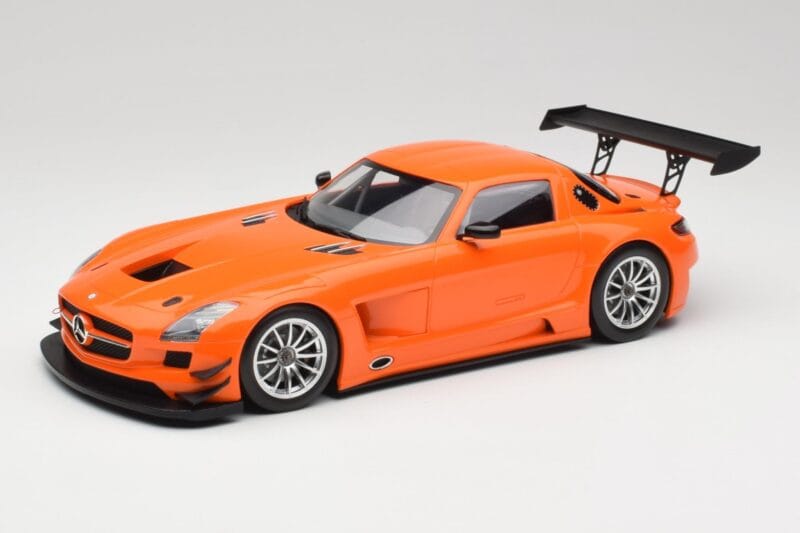Mercedes SLS AMG GT3 C197 Street Arancione Minichamps 1:18 151113105 Pressofusione