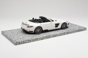 Mercedes Brabus SLS AMG 700 Biturbo Roadster Pearl Bianco Minichamps 1:18 107032130 Pressofusione — immagine 2 di 6