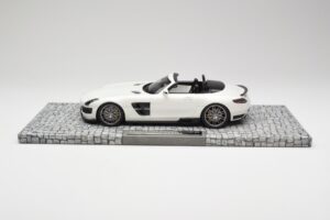 Mercedes Brabus SLS AMG 700 Biturbo Roadster Pearl Bianco Minichamps 1:18 107032130 Pressofusione — immagine 3 di 6