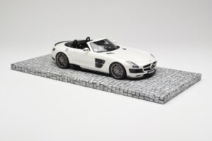 Mercedes Brabus SLS AMG 700 Biturbo Roadster Pearl Bianco Minichamps 1:18 107032130 Pressofusione — immagine 4 di 6