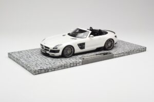 Mercedes Brabus SLS AMG 700 Biturbo Roadster Pearl Bianco Minichamps 1:18 107032130 Pressofusione