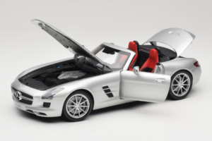 Mercedes SLS AMG Roadster Iridium Argento Minichamps 1:18 B66960078 Pressofusione — immagine 2 di 8