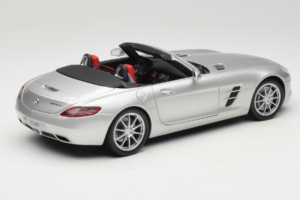 Mercedes SLS AMG Roadster Iridium Argento Minichamps 1:18 B66960078 Pressofusione — immagine 3 di 8