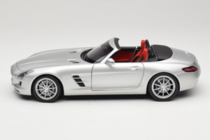 Mercedes SLS AMG Roadster Iridium Argento Minichamps 1:18 B66960078 Pressofusione — immagine 4 di 8