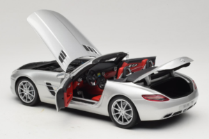 Mercedes SLS AMG Roadster Iridium Argento Minichamps 1:18 B66960078 Pressofusione — immagine 5 di 8