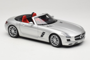 Mercedes SLS AMG Roadster Iridium Argento Minichamps 1:18 B66960078 Pressofusione — immagine 6 di 8